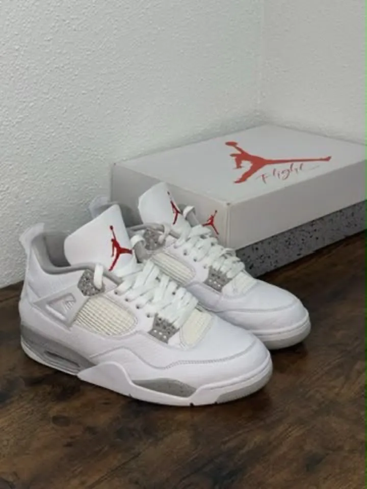 Air Jordan 4 'White Oreo' – white/tech grey/fire red