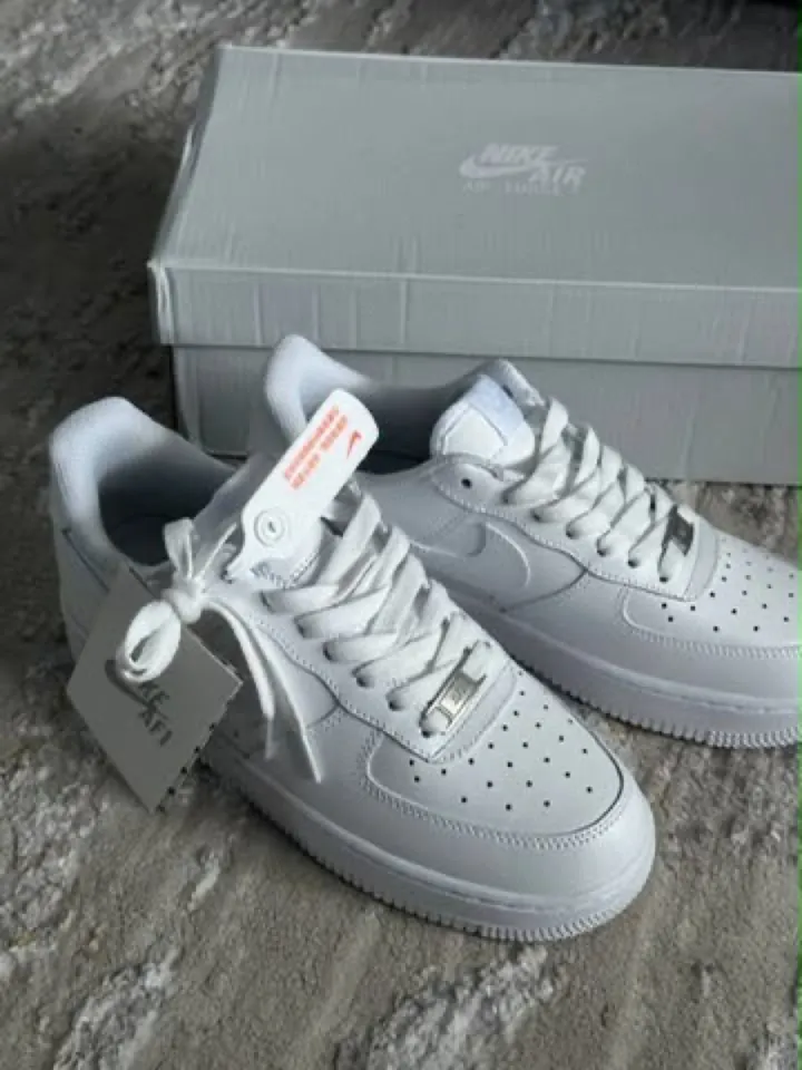 Nike Air Force 1 '07 – triple white
